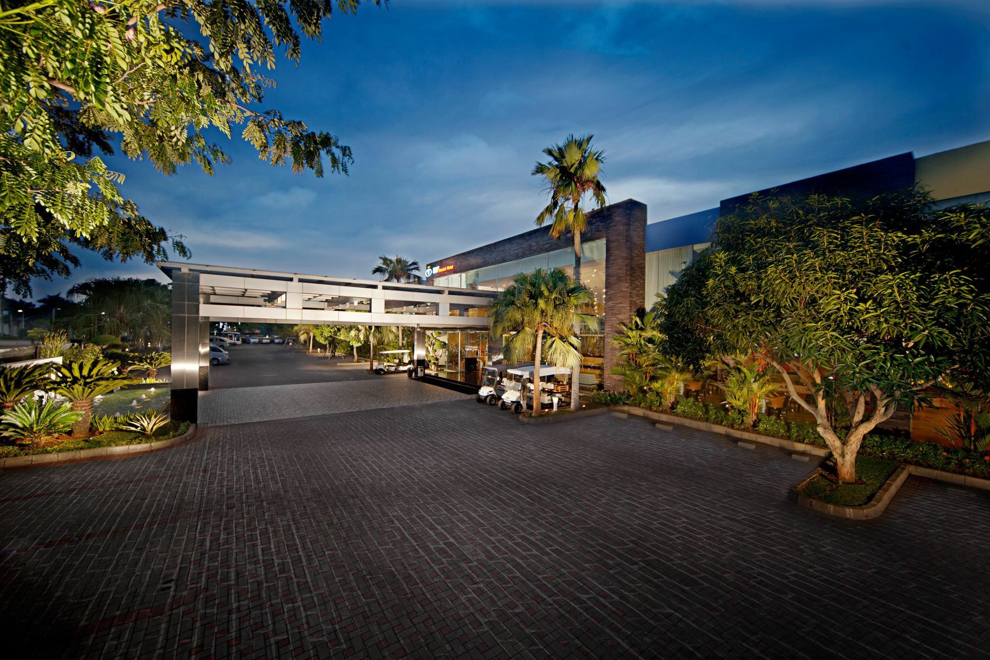 FM7 Resort Hotel - Jakarta Airport Tangerang Exteriör bild